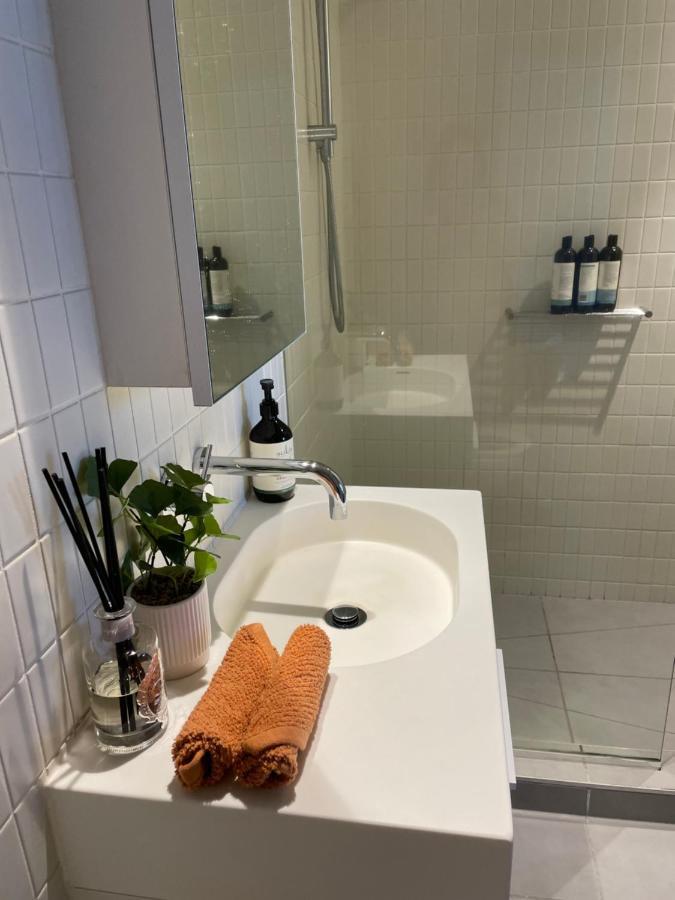 Cozy 1 Bed Apt & Spa,Free Parking ,Phenomena Views Мелбърн Екстериор снимка